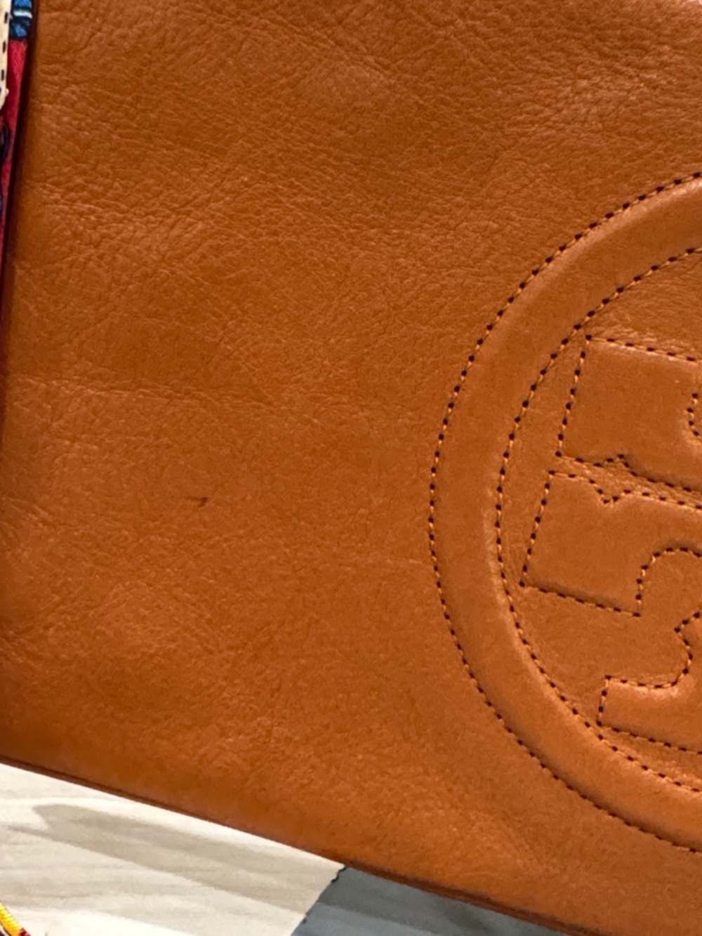 Tory Burch Bag Bombe Reva Brown Leather Logo Shoulder Bag Clutch with Gold Chain - Picture 16 of 17